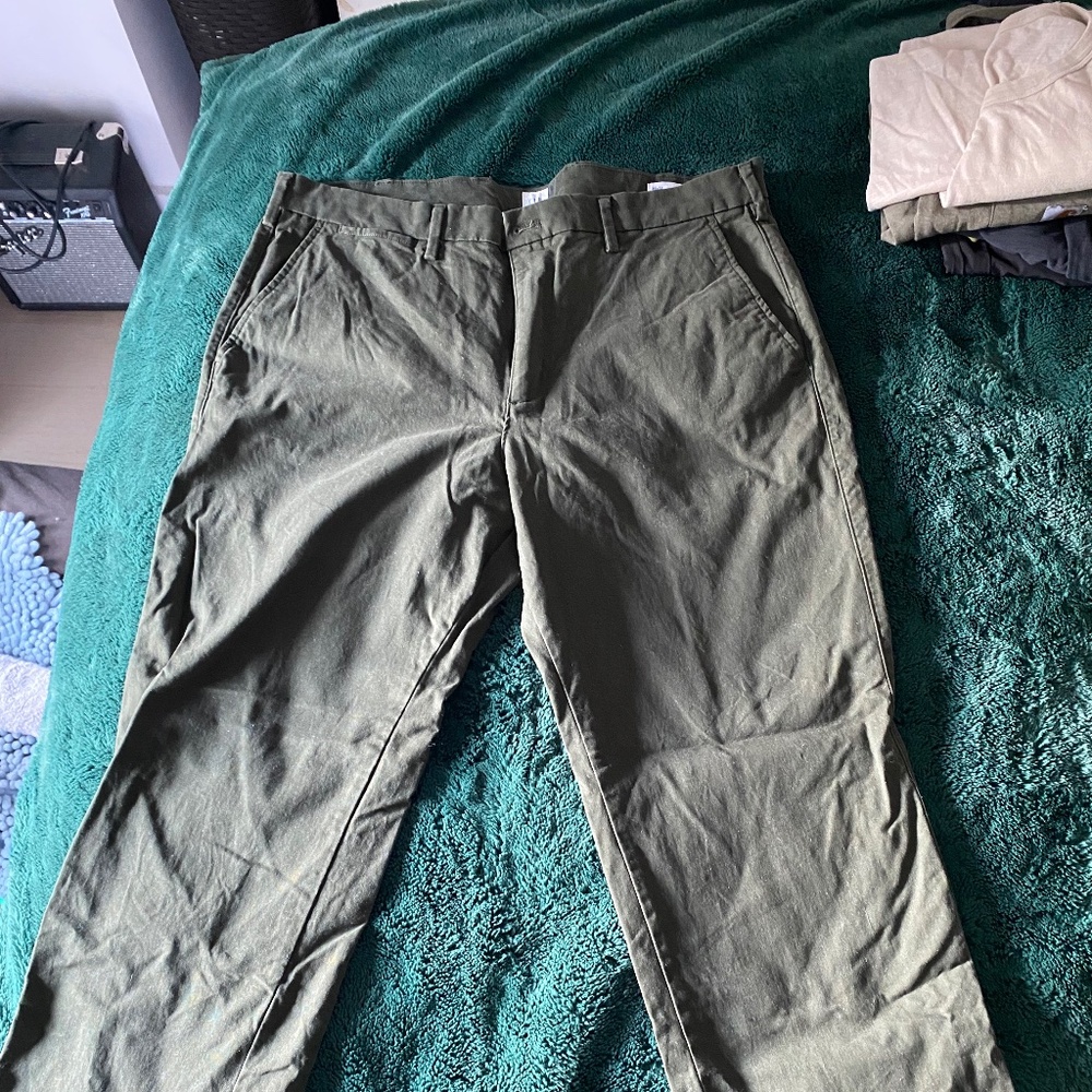 Men’s 36 x 32 Gap Khakis - Olive
